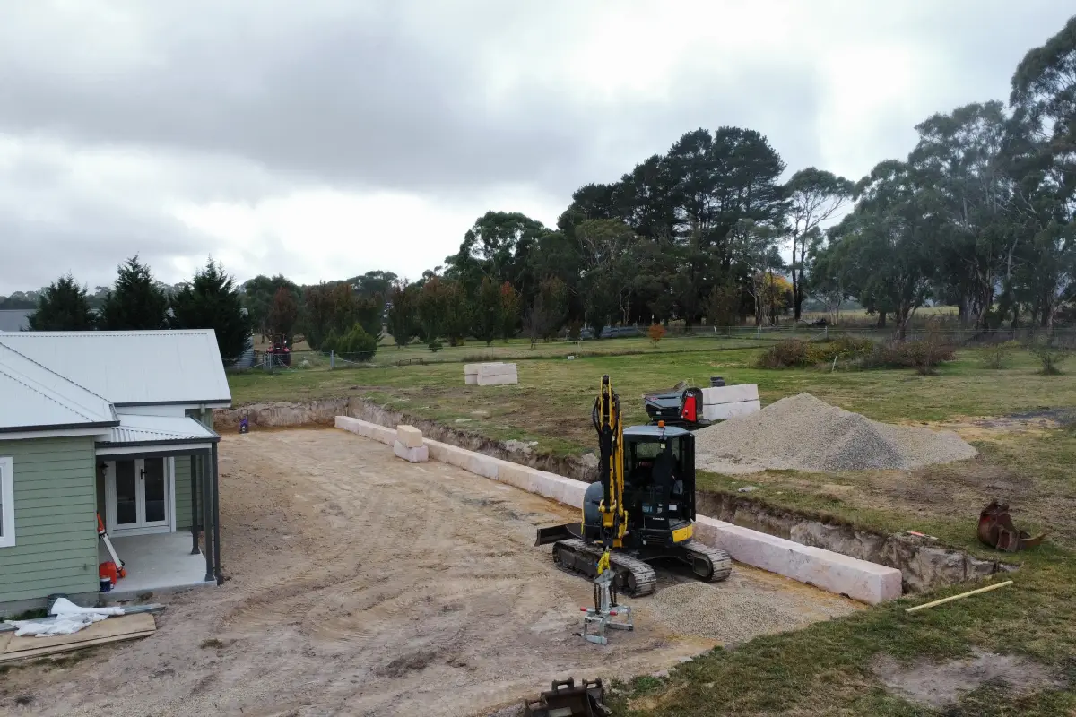 sandstone retaining wall in Blue Mountains