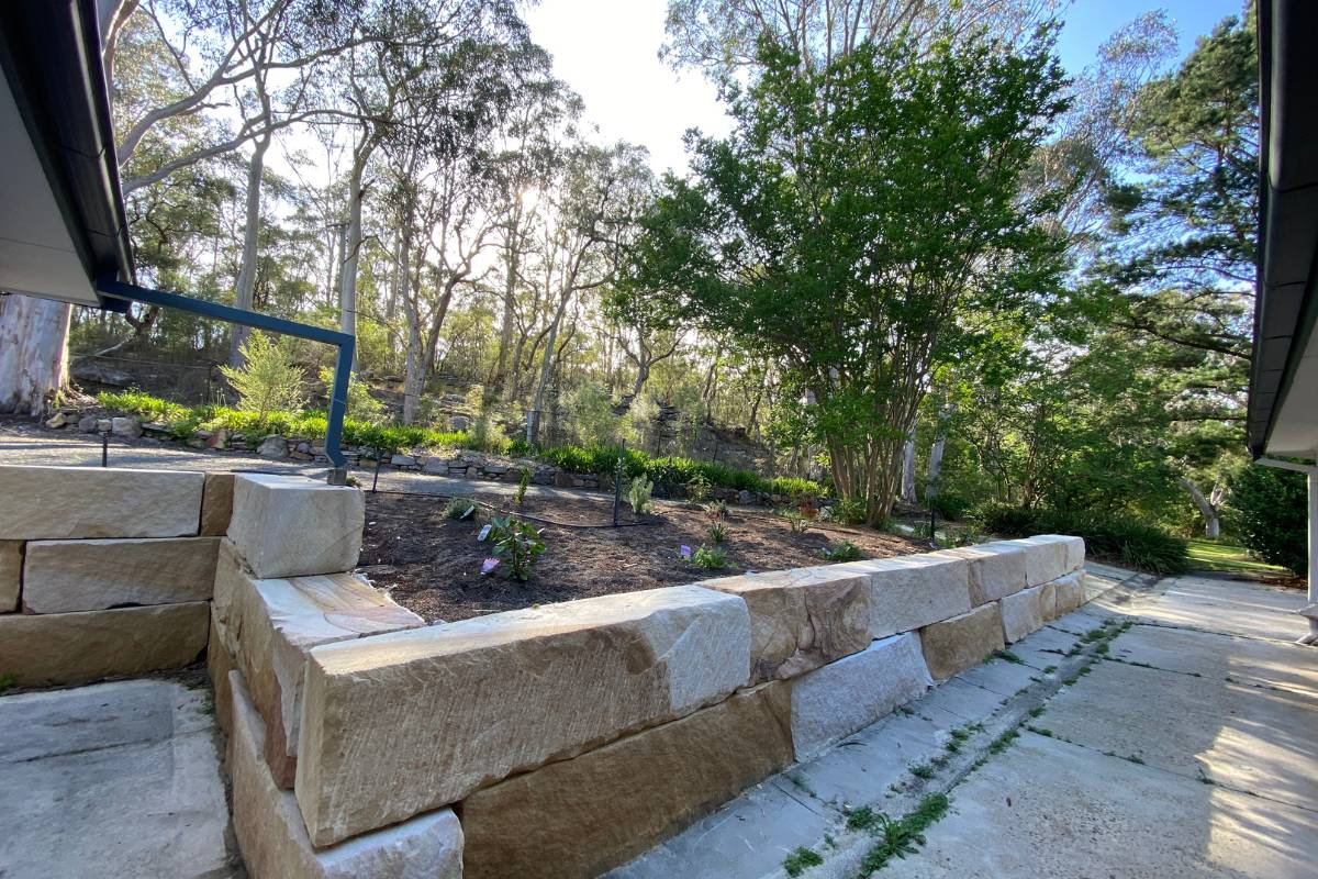 Sandstone retaining wall - Tennyson Cottage