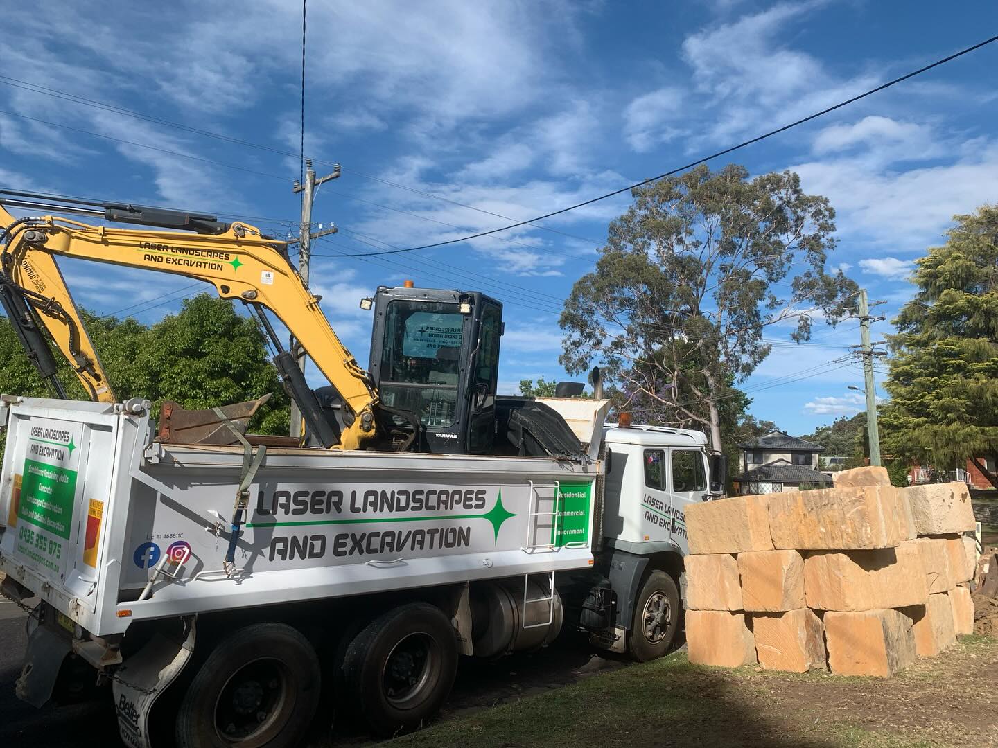 Laser_landscapes_and_excavation_truck