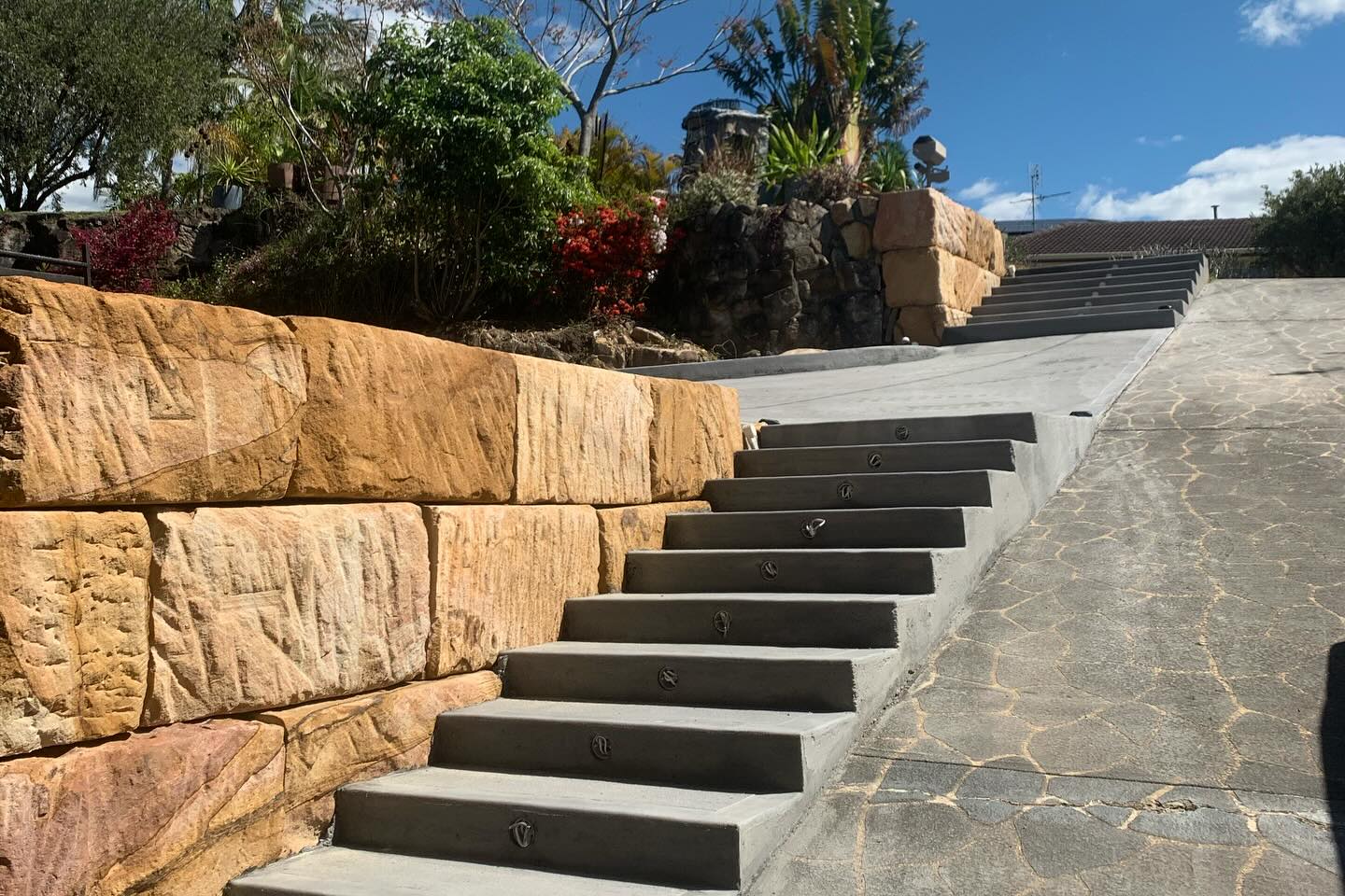 sandstone-wall-Leura